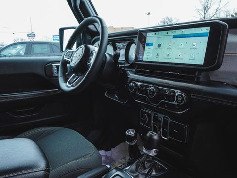 Used 2024 Jeep Wrangler Unlimited Sahara image 42