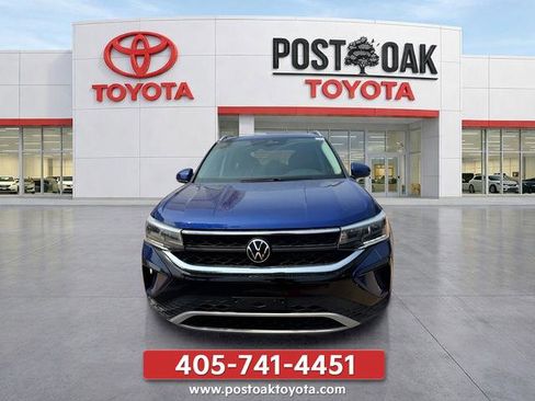 Used 2024 Volkswagen Taos SE FWD image 2
