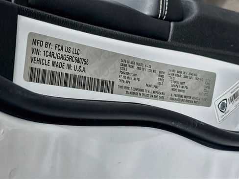 Used 2024 Jeep Grand Cherokee Laredo RWD image 31