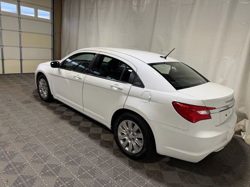 Used 2013 Chrysler 200 LX image 4