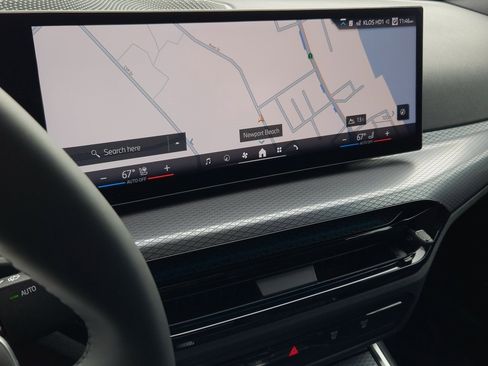 Used 2025 BMW 330i Sedan w/ Convenience Package image 16