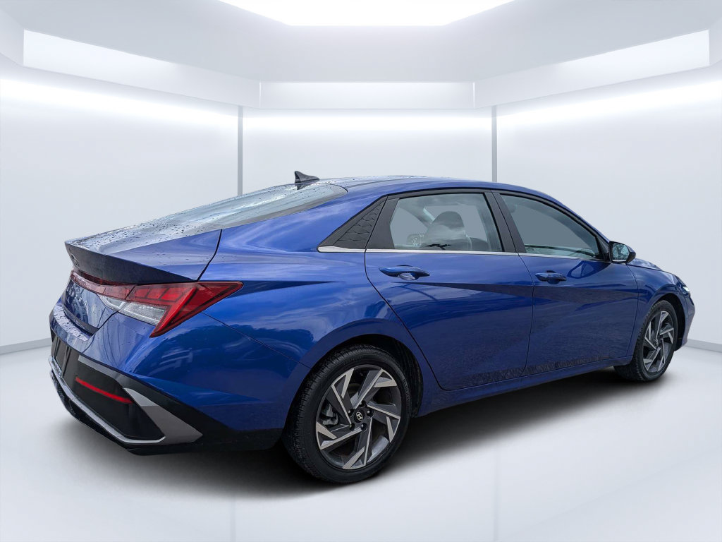 Certified 2025 Hyundai Elantra SEL FWD image 3