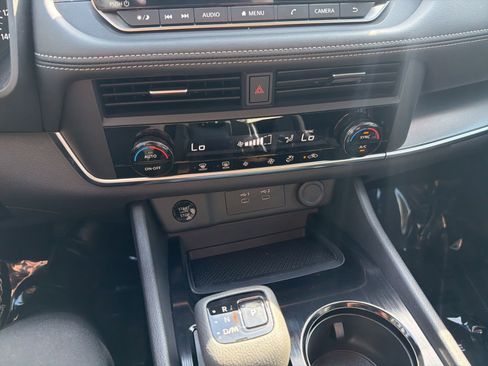 Certified 2024 Nissan Rogue SV FWD image 25