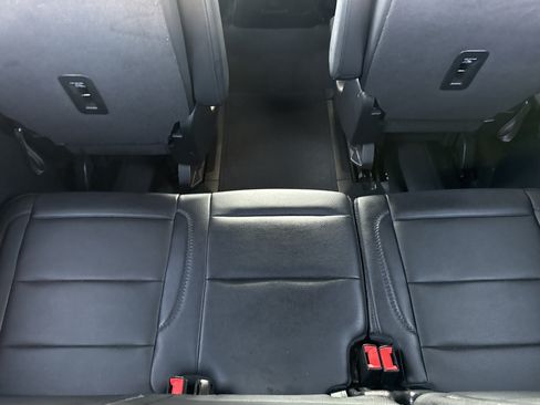 Used 2023 GMC Yukon Denali AWD/4WD image 8