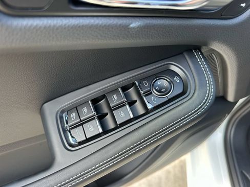 Used 2026 Porsche Macan AWD/4WD image 21