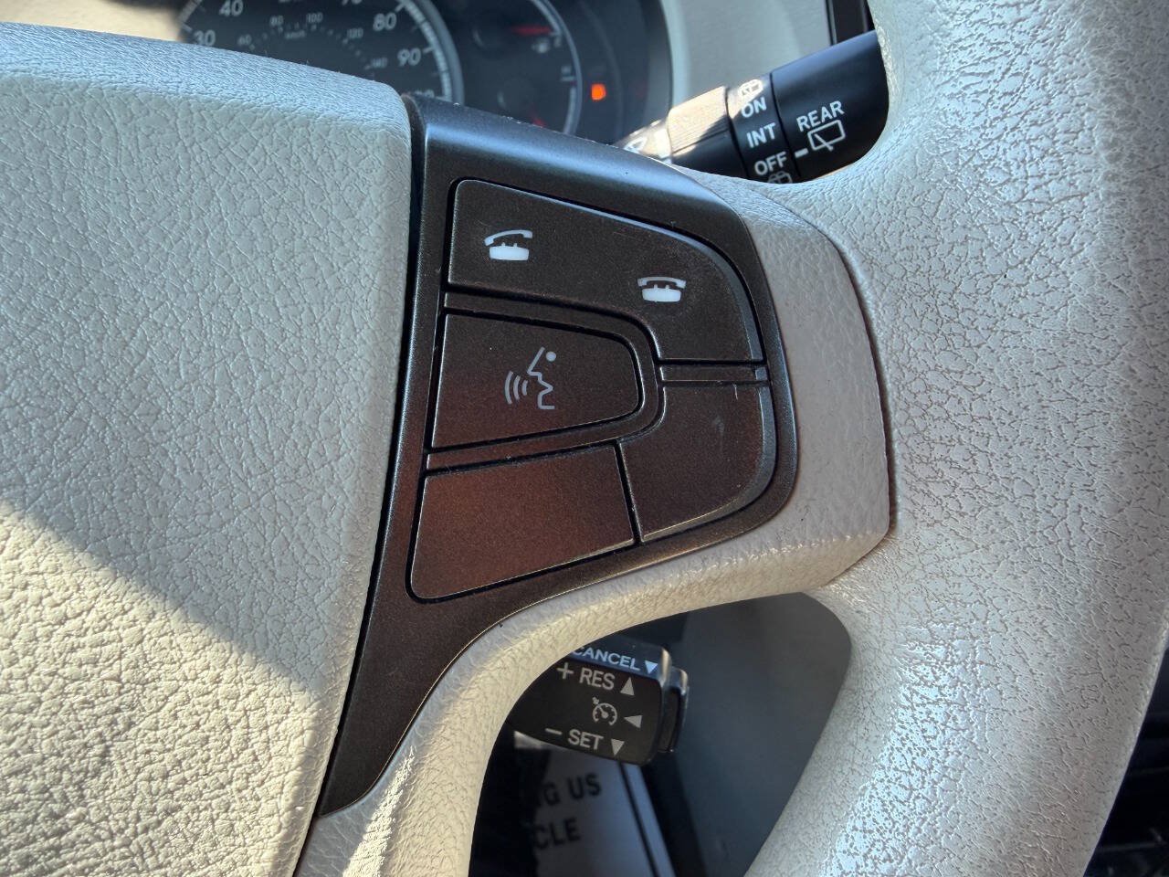 Used 2013 Toyota Sienna LE w/ Towing Pkg FWD image 23