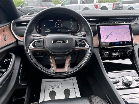 Used 2022 Jeep Grand Cherokee Summit w/ Luxury Tech Group V image 10