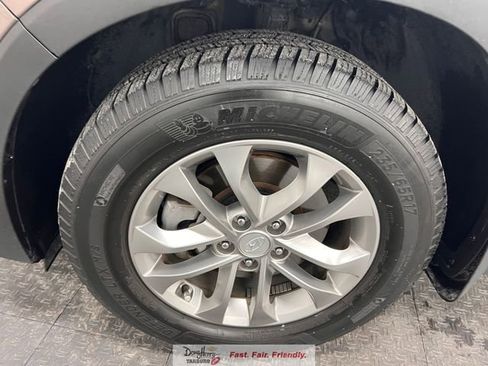Used 2019 Hyundai Santa Fe SEL FWD image 19