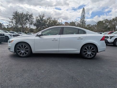 Used 2017 Volvo S60 T5 Inscription Platinum image 7