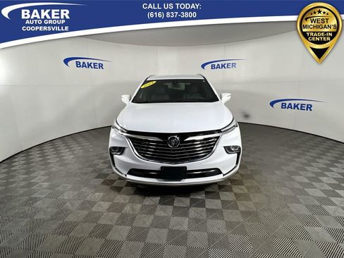 Used 2023 Buick Enclave Essence image 3