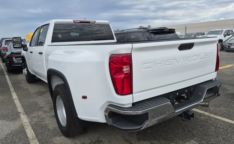 Used 2025 Chevrolet Silverado 3500 W/T RWD image 2