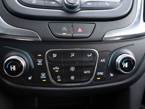 Used 2024 Chevrolet Equinox LT image 19