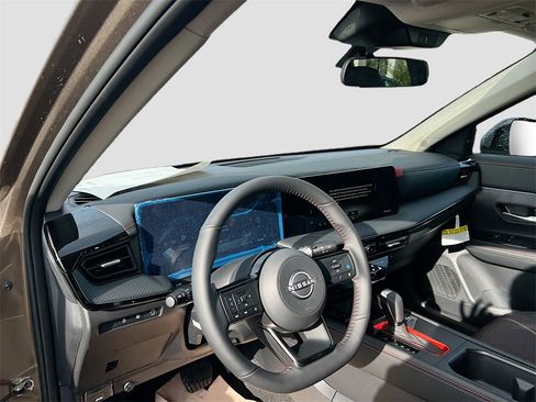 New 2026 Nissan Kicks SR image 9