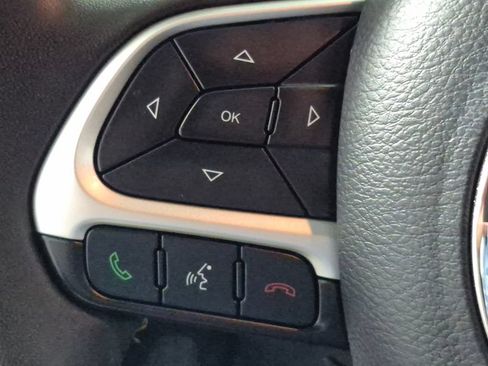 Used 2021 Jeep Compass Latitude FWD image 12