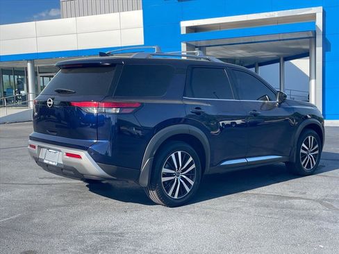 Used 2023 Nissan Pathfinder Platinum image 7