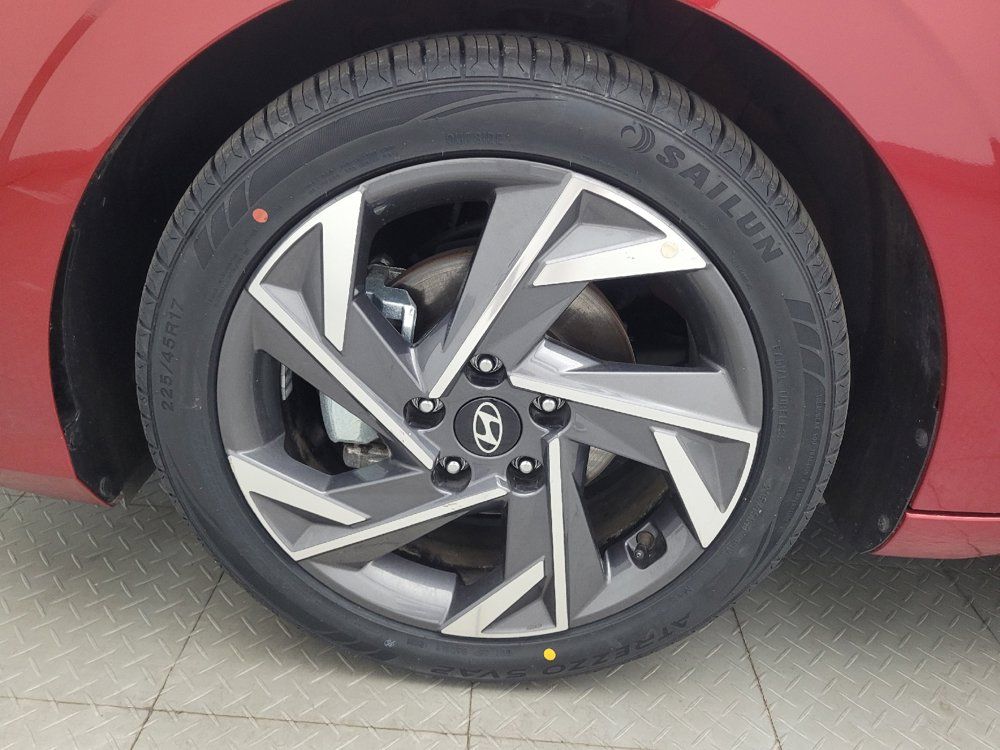 Used 2025 Hyundai Elantra SEL FWD image 31