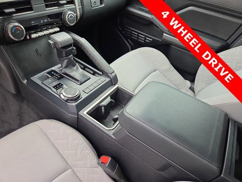 Used 2025 Toyota Tacoma SR5 AWD/4WD image 25
