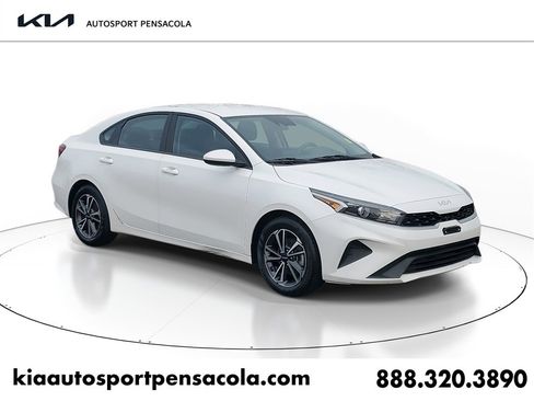 Used 2023 Kia Forte LXS image 1