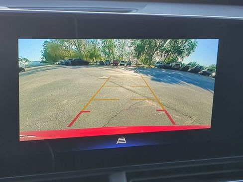 Used 2025 Chevrolet Trax LT w/ LT Convenience Package image 20