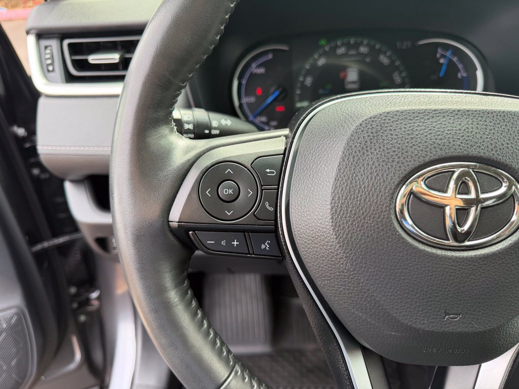 Used 2023 Toyota RAV4 XLE Premium AWD/4WD image 17