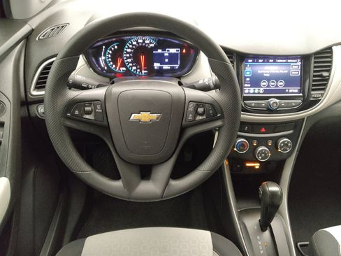 Used 2020 Chevrolet Trax LS w/ Tint and Cruise Package FWD image 22