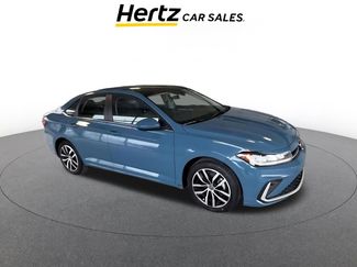 Used 2025 Volkswagen Jetta SE video 1