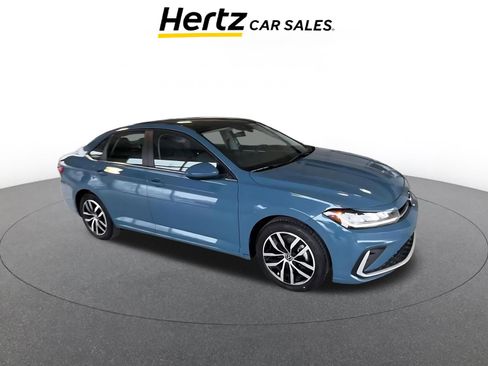 Used 2025 Volkswagen Jetta SE image 1