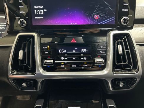 Used 2023 Kia Sorento SX AWD/4WD image 22