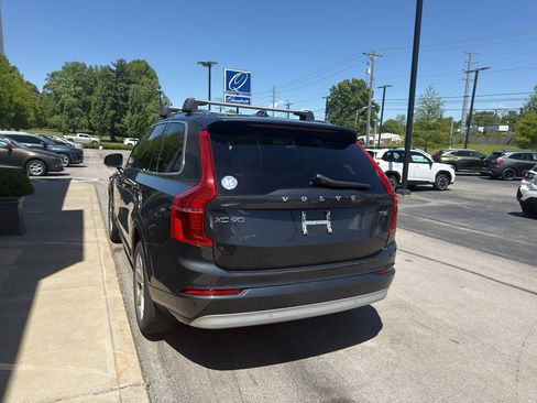 Used 2022 Volvo XC90 T5 Momentum w/ Climate Package AWD/4WD image 4