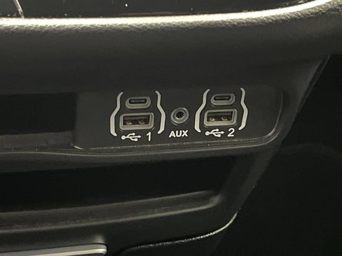 Used 2025 Chrysler Pacifica Select FWD image 25