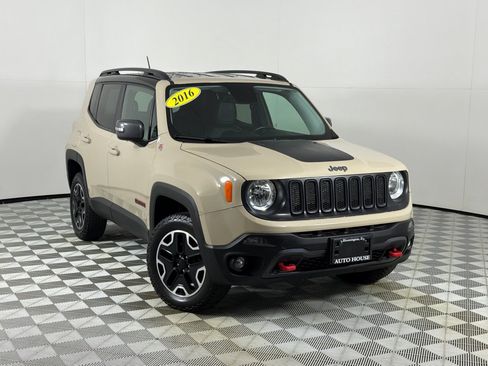 Used 2016 Jeep Renegade Trailhawk w/ Premium Trailhawk Package AWD/4WD image 2