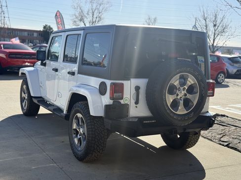Used 2017 Jeep Wrangler Unlimited Sahara w/ Connectivity Group image 5