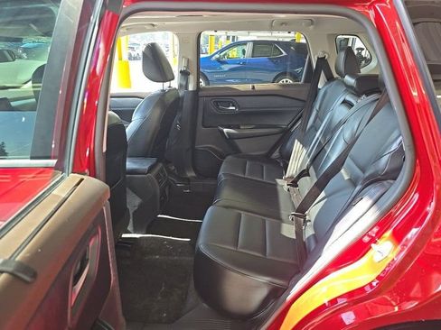 Used 2022 Nissan Rogue SV w/ SV Premium Package FWD image 6