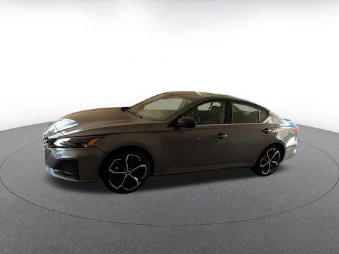 Used 2025 Nissan Altima 2.5 SR image 8