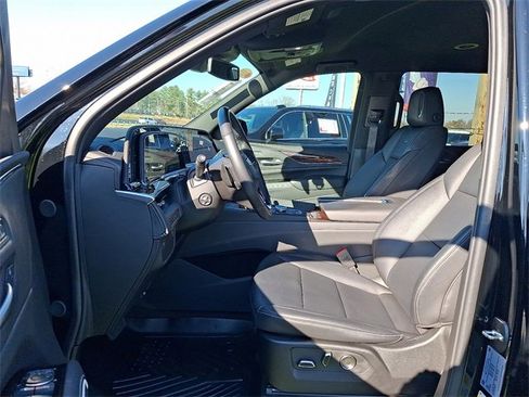 Used 2024 Cadillac Escalade Luxury image 13