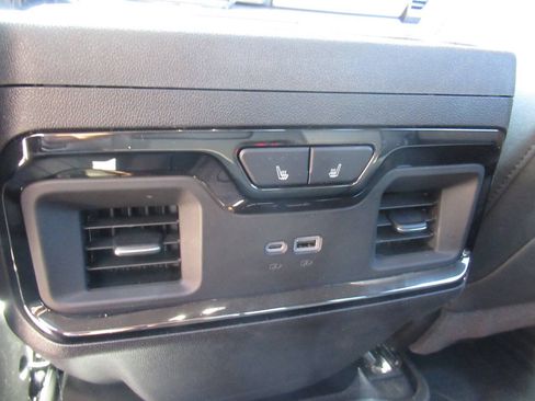 Used 2025 Chevrolet Silverado 2500 ZR2 w/ Technology Package AWD/4WD image 28