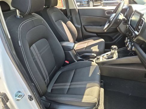 Used 2025 Hyundai Venue SEL FWD image 31