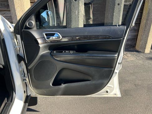 Used 2011 Jeep Grand Cherokee Laredo image 19