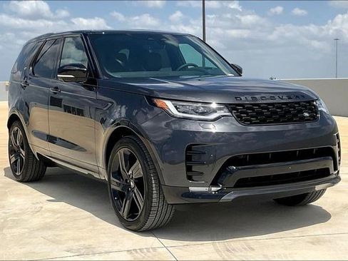 New 2025 Land Rover Discovery Dynamic SE image 2