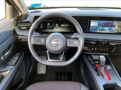 Used 2025 Nissan Kicks SR image 16