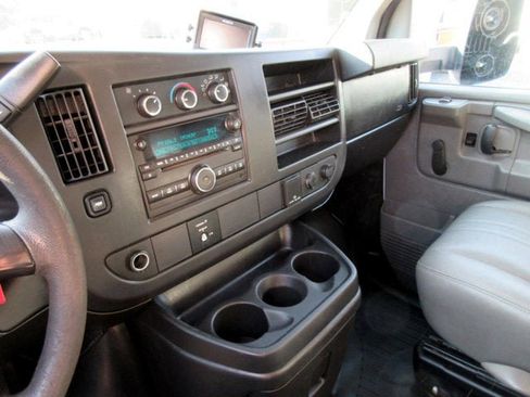 Used 2015 GMC Savana 3500 Extended RWD image 9