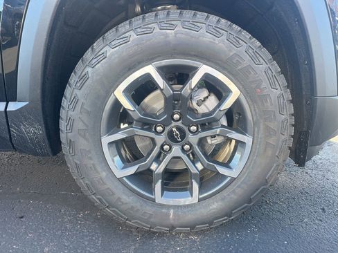 New 2026 Chevrolet Equinox ACTIV w/ Convenience Package III AWD/4WD image 32