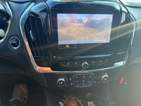 Used 2023 Chevrolet Traverse LT image 11