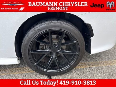 Used 2018 Dodge Charger R/T RWD image 10