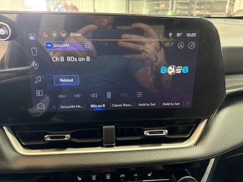 Used 2025 Chevrolet Equinox LT FWD image 24