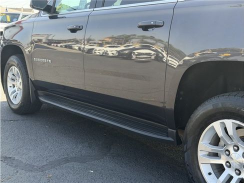 Used 2018 Chevrolet Suburban LT w/ Luxury Package RWD image 49