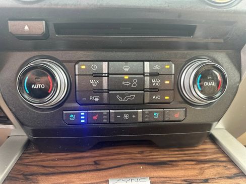 Used 2018 Ford F150 Lariat w/ Equipment Group 502A Luxury AWD/4WD image 22