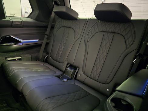 Certified 2023 BMW X7 xDrive40i w/ M Sport Package image 14