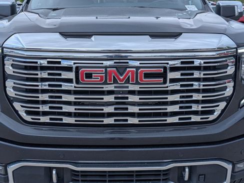 Used 2025 GMC Sierra 1500 Denali AWD/4WD image 10