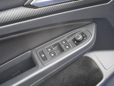 Used 2022 Volkswagen Golf R 2.0T DSG image 25